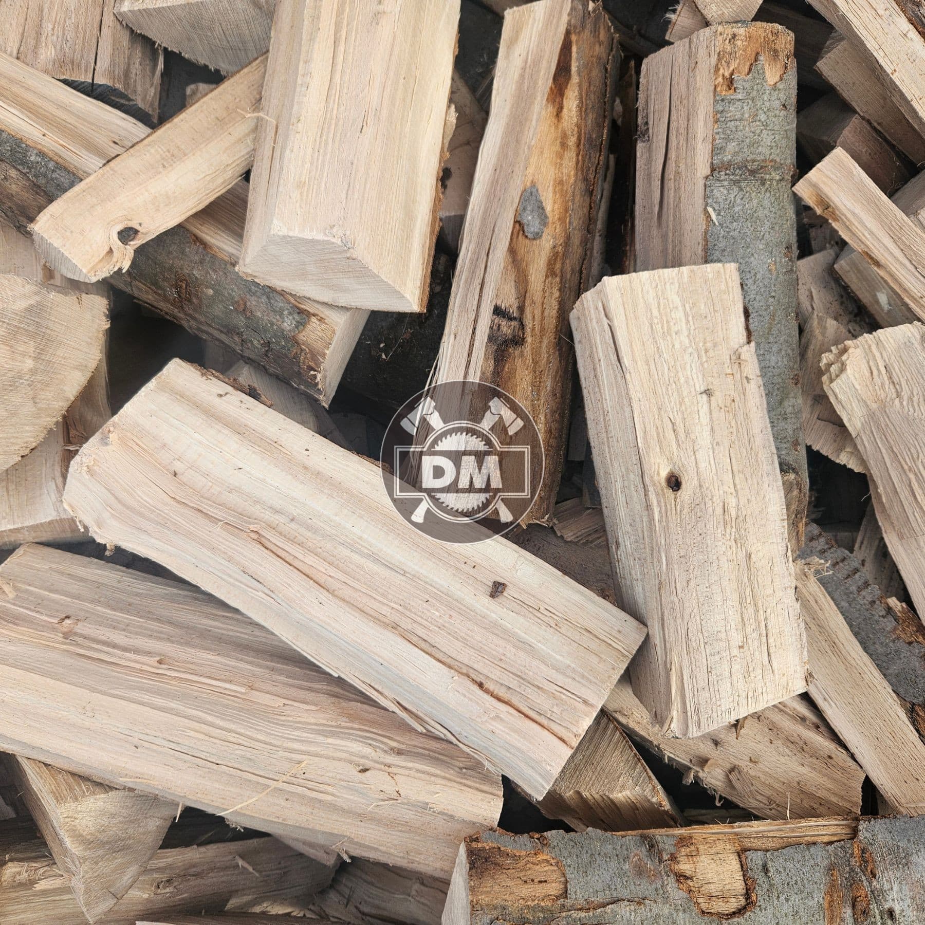 Tajemství dokonalého uzení: Které dřevo dodá masu nejlepší chuť a prodlouží trvanlivost?