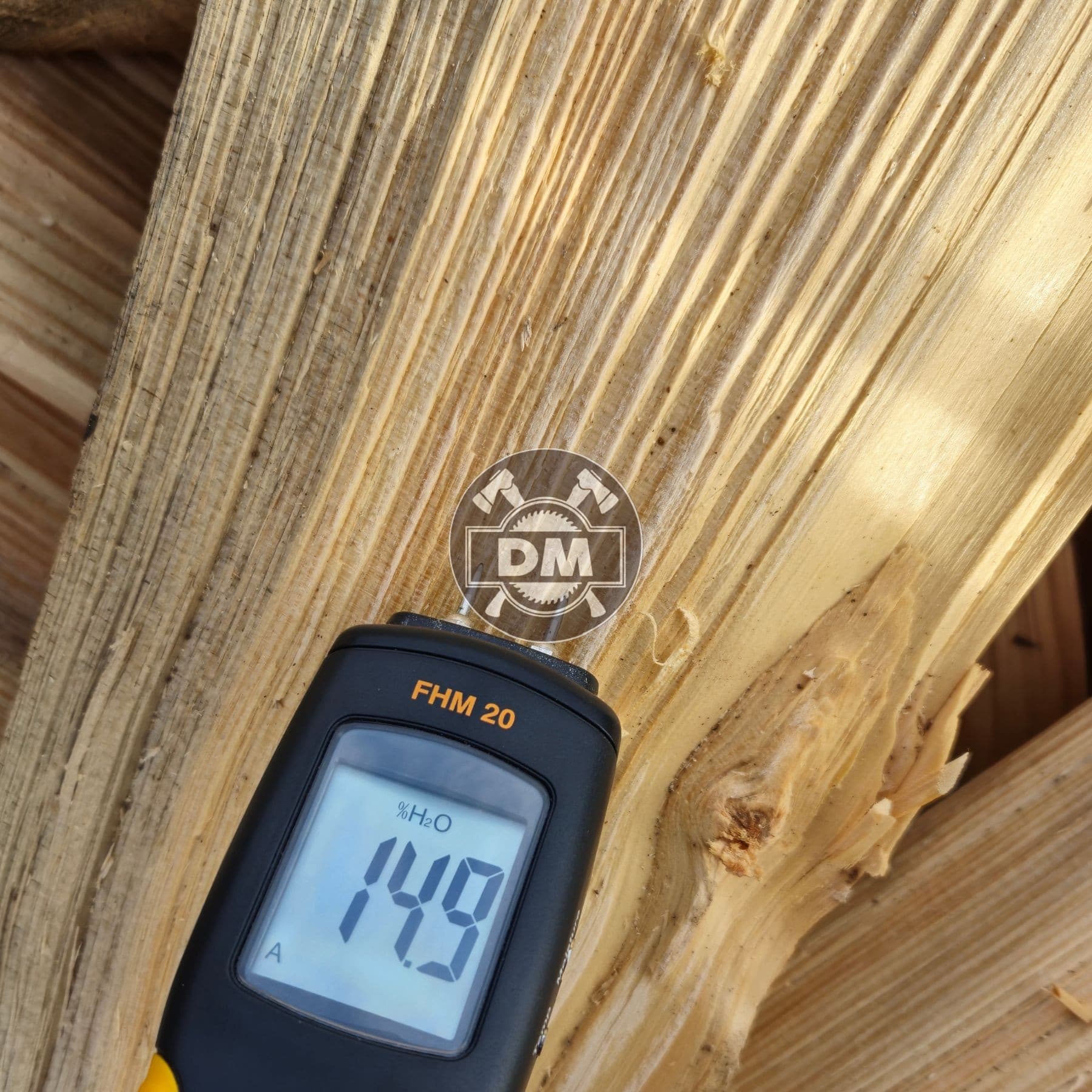 Vlhkost palivového dřeva: Proč na ní záleží a jak dřevo správně sušit?